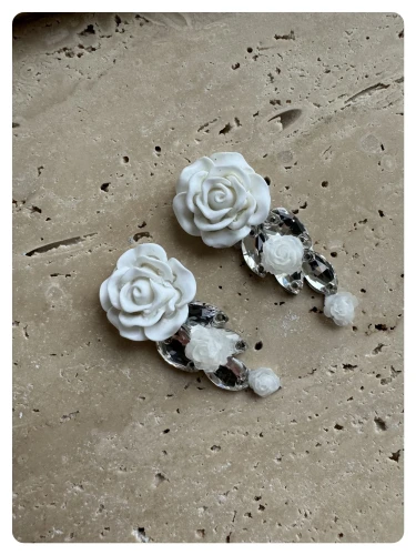 WHITE ROSE